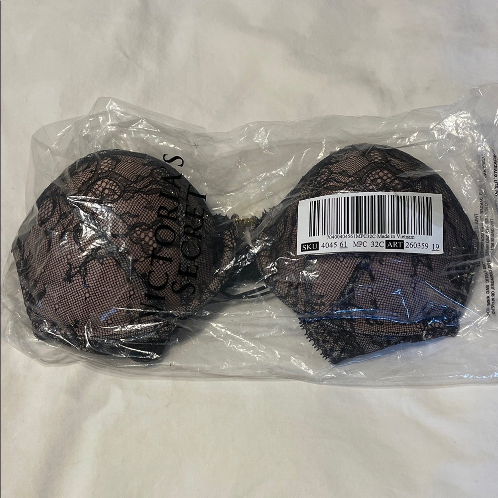NWT Victoria's Secret Black Lace Underwire Bra
